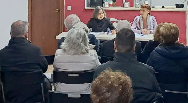 Tania Pasca presenta su novela, "Sinfonía para cuerdas rotas"