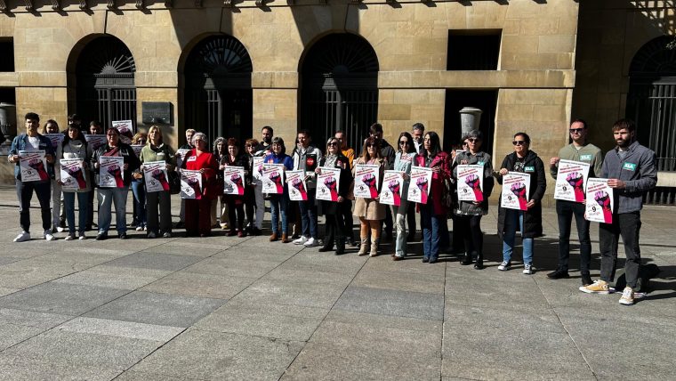 Representantes sindicales, en Pamplona, en la convocatoria de la huelga en el sector de la administración pública navarra.