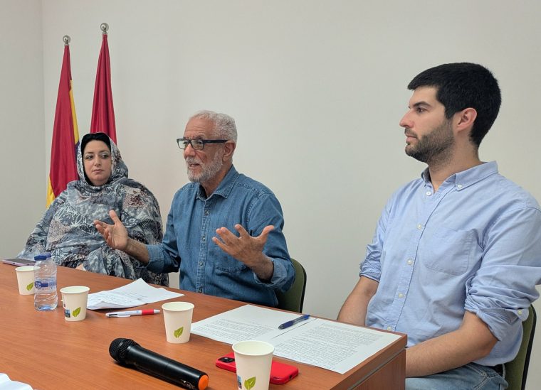 De izda. a dcha: Carol García, Hamdi Mansor y Carlos Guzmán.