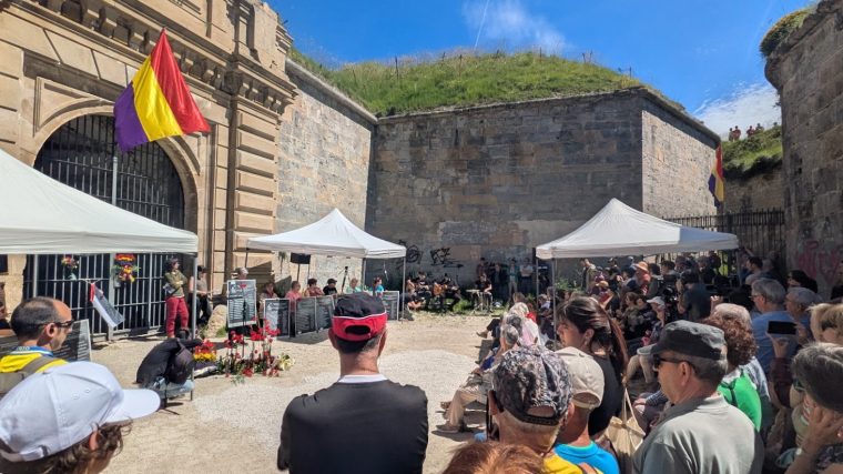 Un momento del homenaje realizado en el Fuerte de San Cristóbal, en Pamplona.