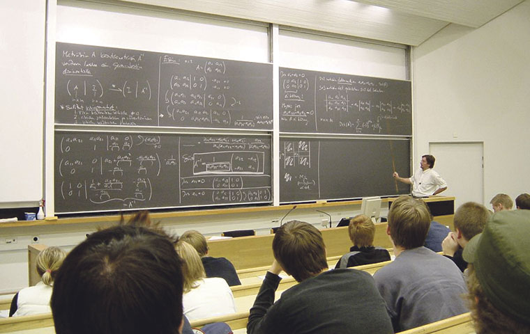 Aula universitaria | Tungsten / Dominio público