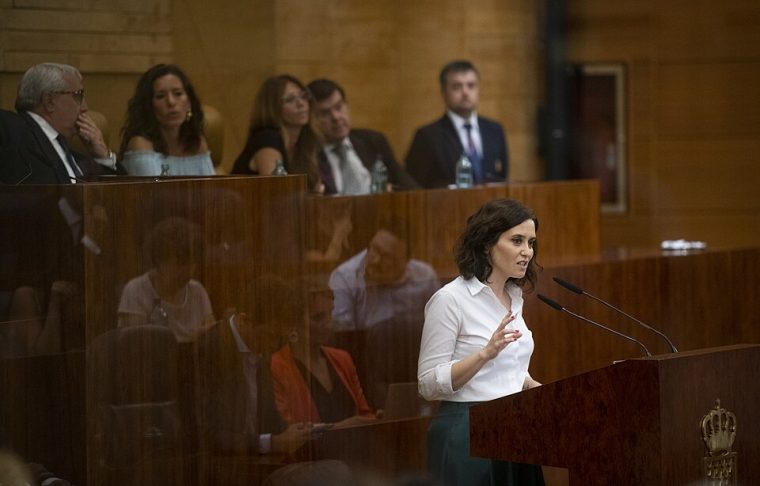 Isabel Díaz Ayuso en la Asamblea de Madrid. | Fuente: wikimedia commons / PP Comunidad de Madrid / CC BY 2.0