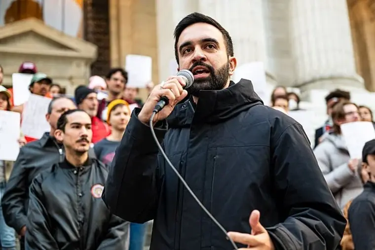 Zohran Mamdani en un acto de campaña. Wikimedia Commons (CC 3.0)