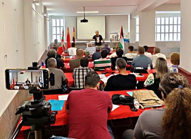 Un momento de la Escuela de Formación que el PCE_EPK celebró en Santurtzi (Vizcaya).