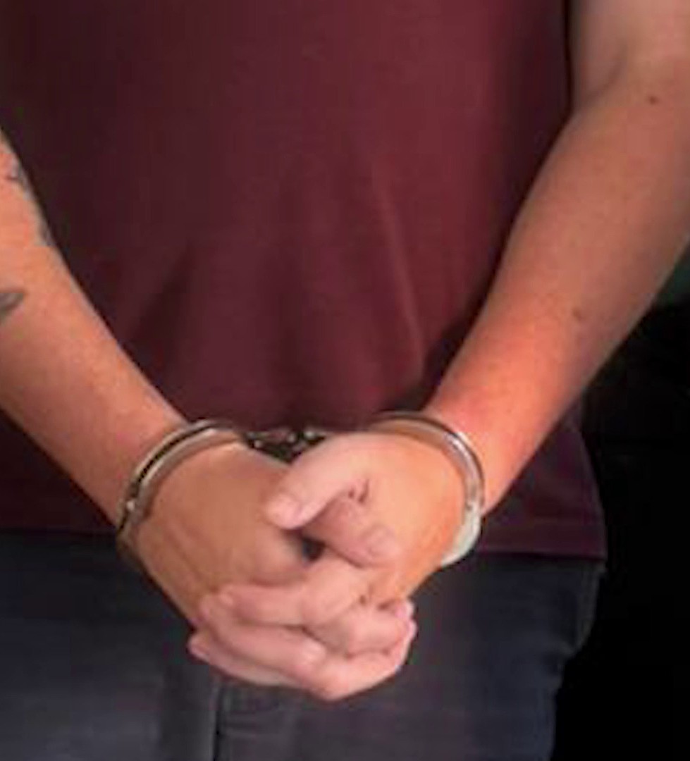 Sindicalista detenido y esposado. Fuente: CCOO