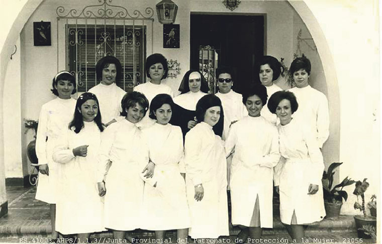 Un grupo de mujeres en la Junta Provincial del Patronato de Protección a la Mujer en Sevilla | Fuente: Archivo Histórico Provincial de Sevilla