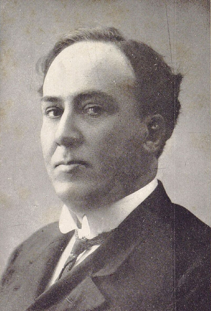 Fotografía de Antonio Machado en Poesías completas de Antonio Machado (1928) | Dominio público