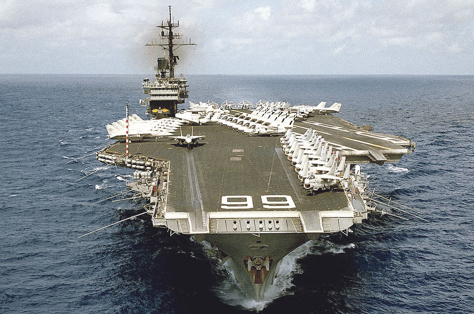 Proa de un portaviones norteamericano | Fuente: U.S. Navy / Dominio público
