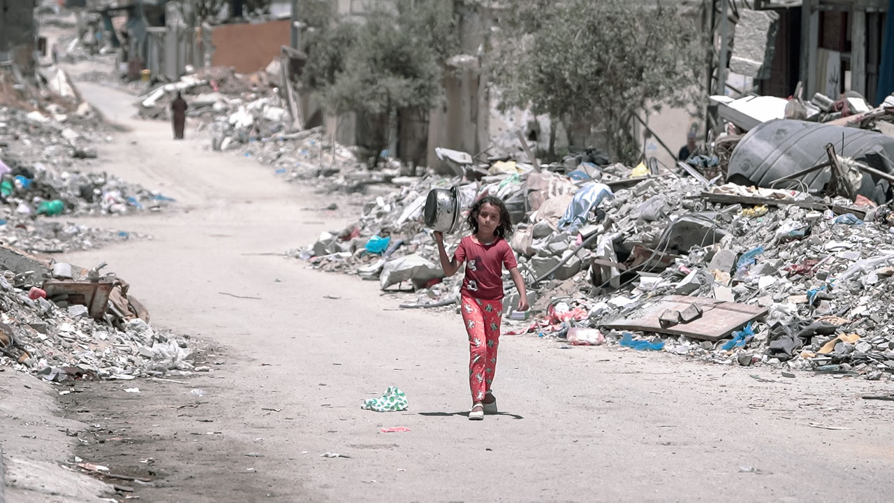 Niña en Gaza en busca de alimentos | Fuente: Jaber Jehad Badwan / wikimedia commons / CC BY-SA 4.0