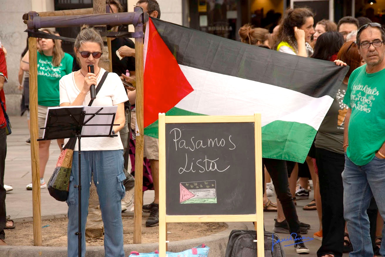 Lectura de los nombres de los más de 20.000 niñas y niños asesinados en el genocidio de Gaza en el acto de Marea Palestina: La Educación contra el Genocidio en la Plaza de Callao de Madrid el pasado 7 de septiembre | Fuente: Marea Palestina: La Educación contra el Genocidio