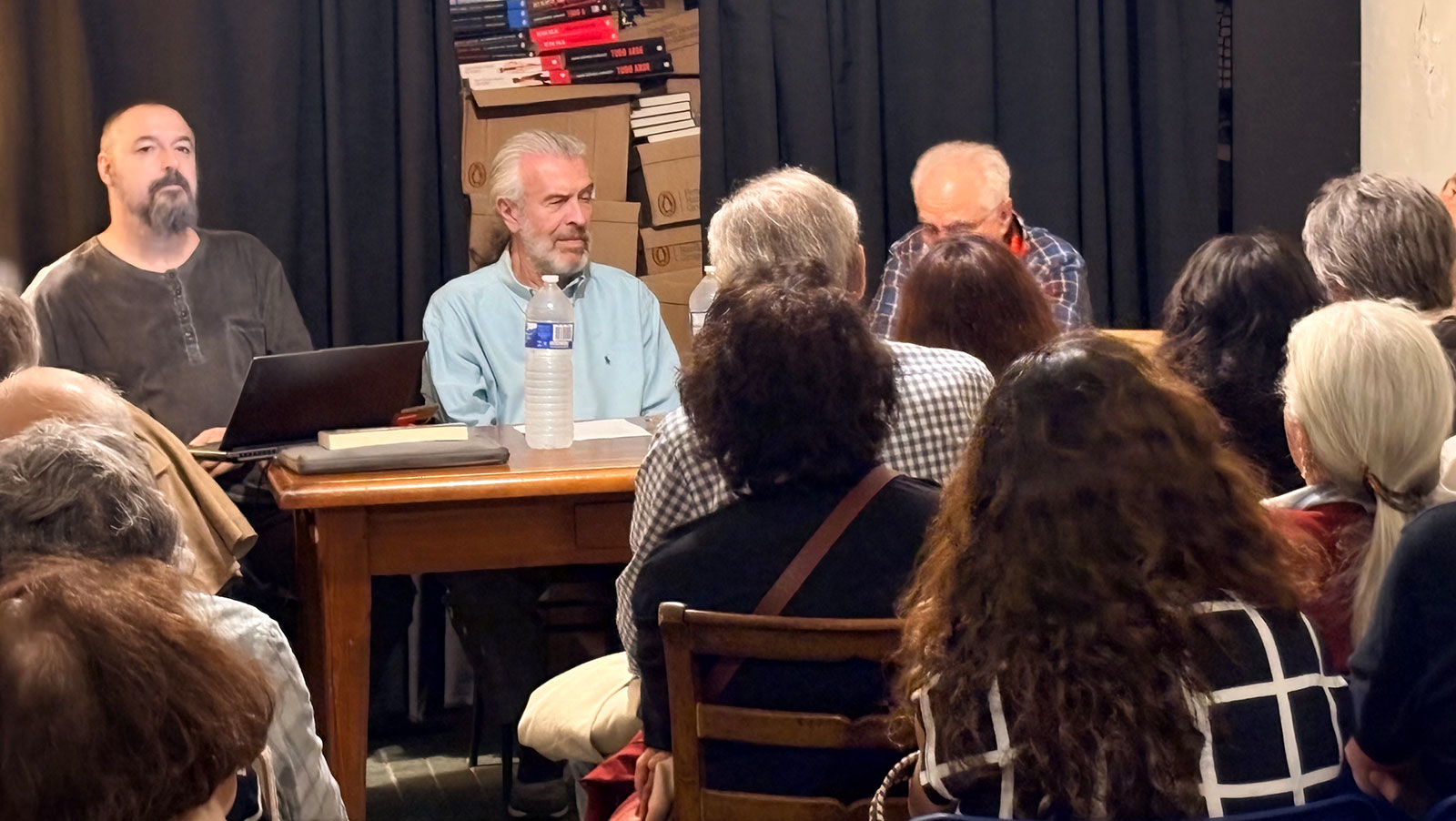 Presentación de libro de José Manuel Martín Medem "Cincuenta años contra RTVE 1975-2025" en la librería Sin Tarima, en Lavapies (Madrid), el 24 de octubre de 2025 | Fuente: Guadalupe Barahona