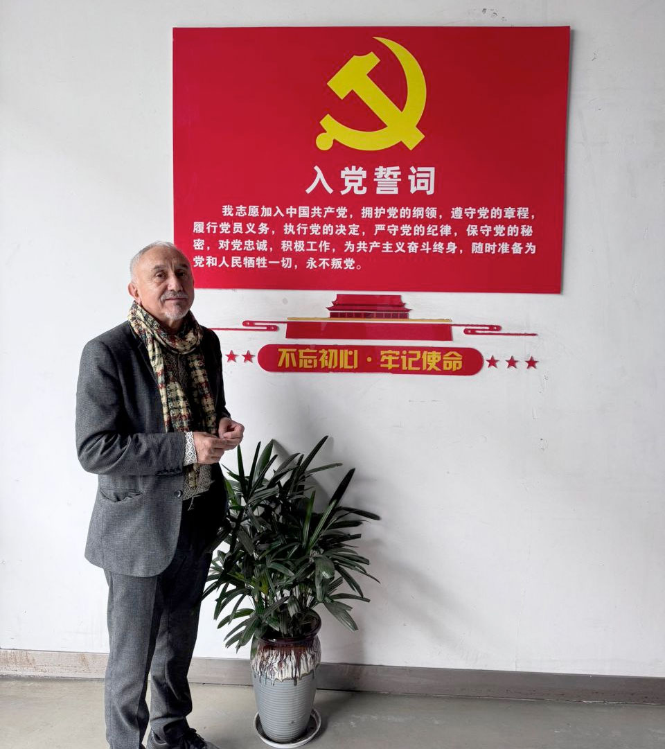 Homenaje en China del secretario general de UGT, Pepe Álvarez, al que fuera primer presidente de la UGT y secretario general del PCE, Antonio García Quejido | Fuente: UGT