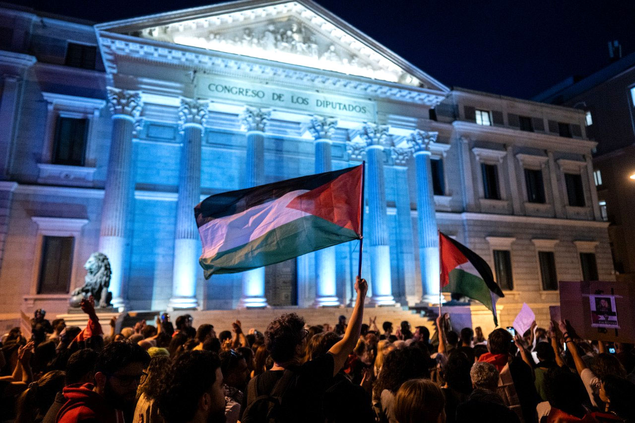 Movilización frente al Congreso de los Diputados en protesta por la detención de los participantes de la Global Sumud Flotilla | Olmo Calvo