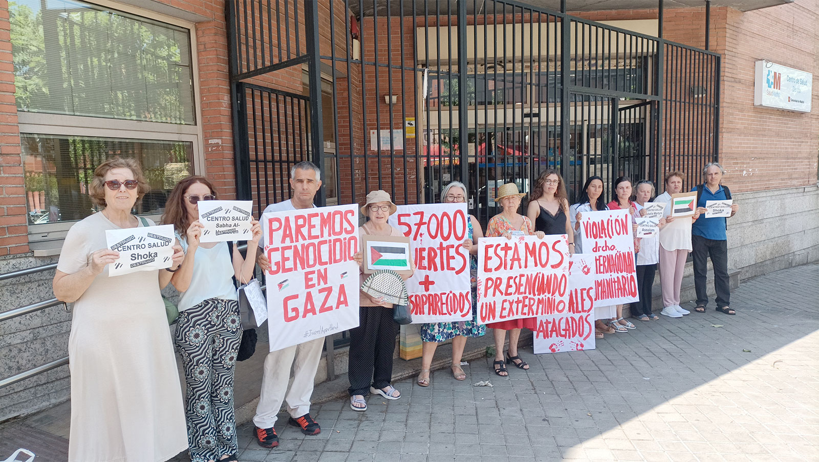 Concentración en Madrid frente al Centro Sanitario de Ciudad Lineal pidiendo el fin del genocidio en Gaza | Fuente: Gema Delgado