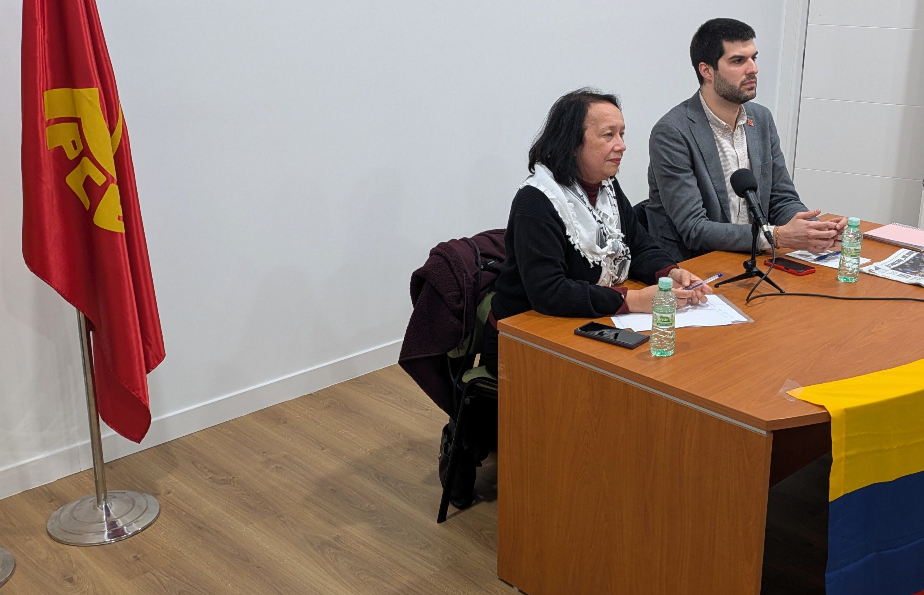 La Cónsul General de Venezuela en Bilbao, Glenna del Valle, junto a Carlos Guzmán.