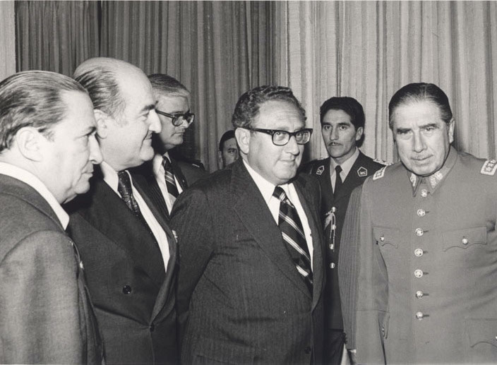 Henry Kissinger con Augusto Pinochet, 1976 | Ministerio de Relaciones Exteriores de Chile / CC BY 2.0 CL