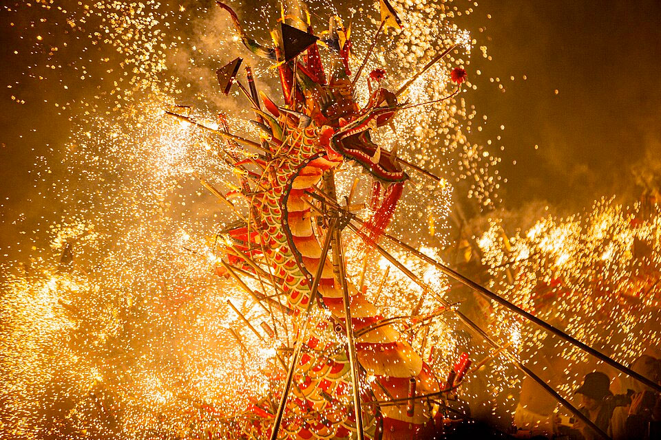 Fuego y dragón