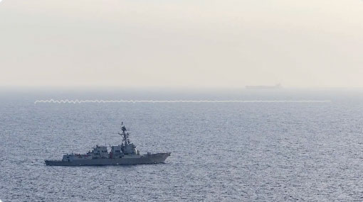 Barco de la marina estadounidense en el estrecho de Ormuz | Fuente: The White House / Public domain