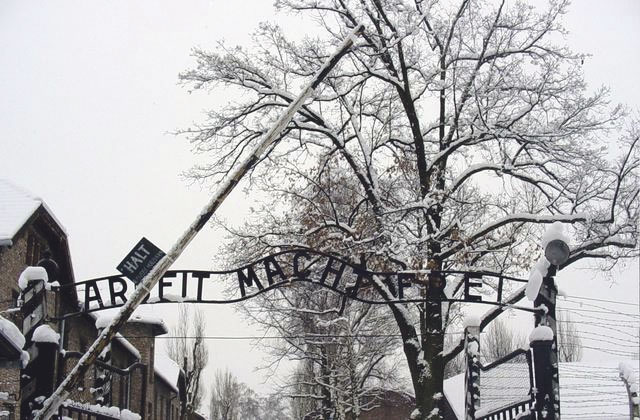 “Arbeit macht frei”, entrada al campo de concentración de Auschwitz | CC BY-SA 3.0