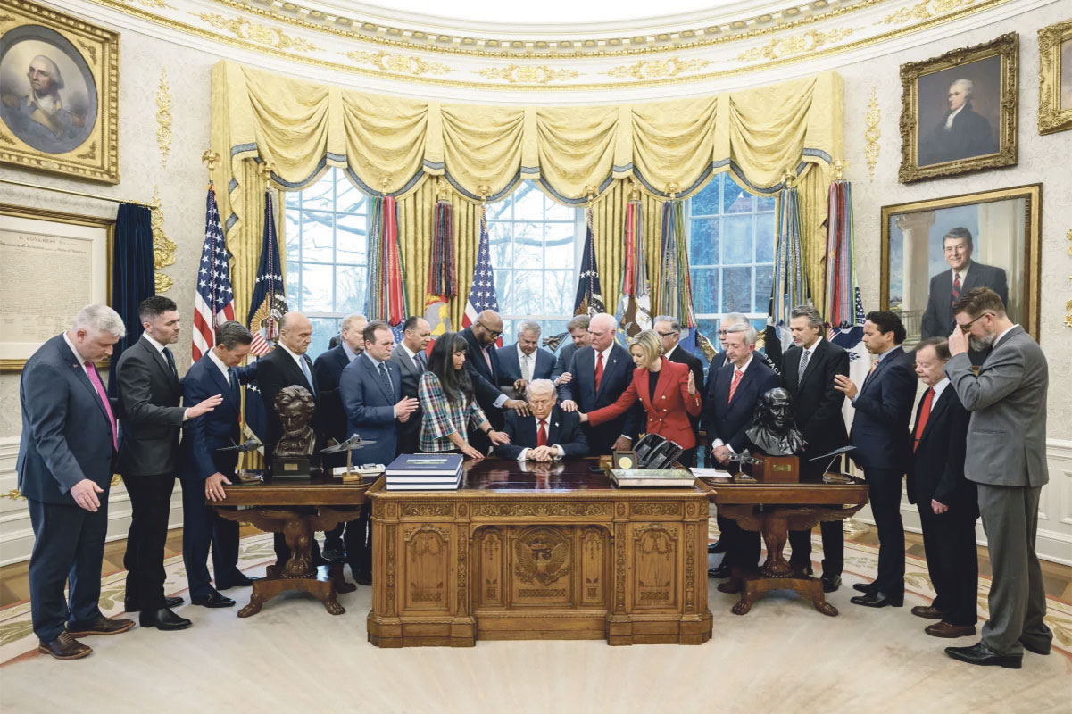 Trump reunido con los miembros de la Oficina de Fe de la Casa Blanca | The White House / Public Domain