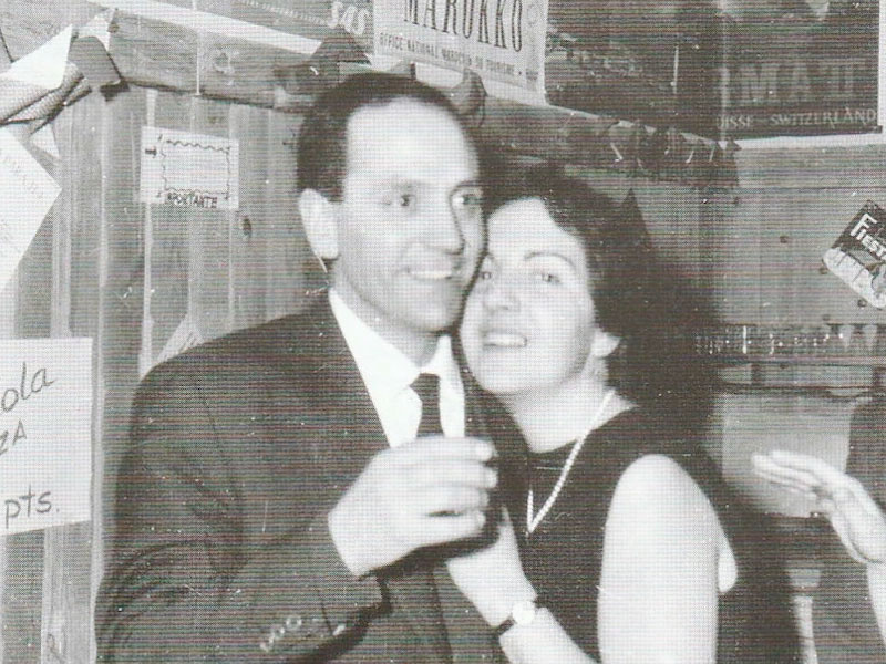 Manuel Menchén y Aurora Ozaita, su compañera, en una fiesta en el Caum en 1965 | Fuente: Club de Amigos de la Unesco de Madrid (CAUM)