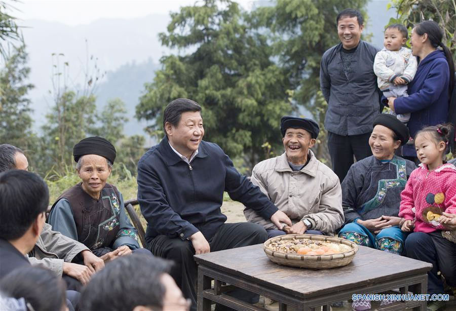 Visita del presidente Xi Jinping a la aldea de Shibadong el 3 de noviembre de 2013 | Fuente: Xinhua/Wang Ye