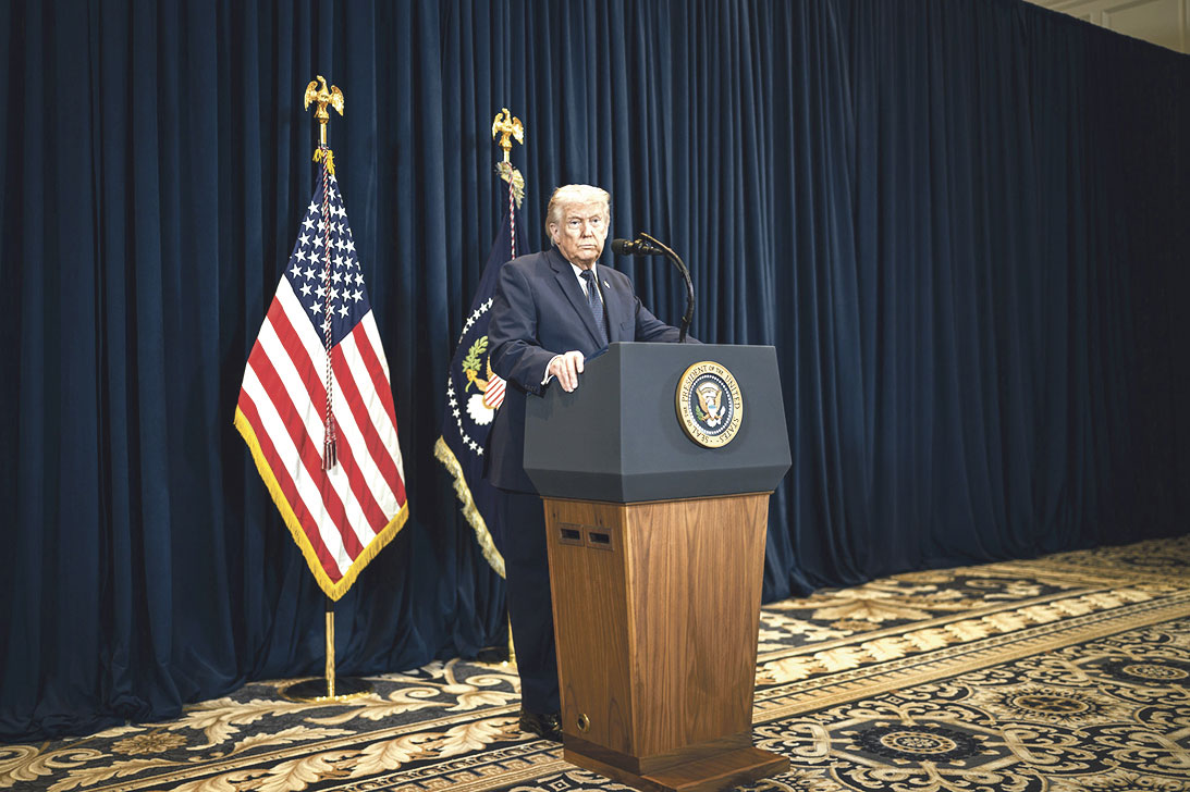 Donald Trump, banderas imperiales | The White House / Public domain