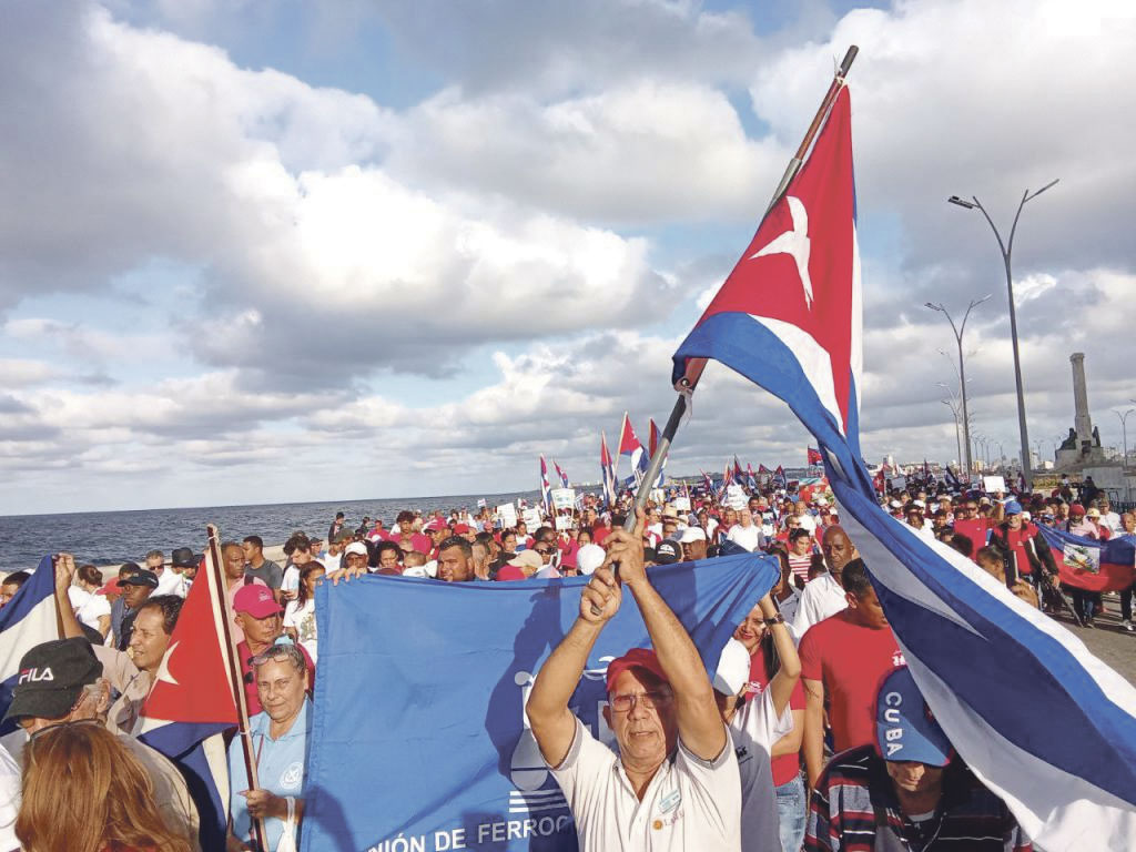 Movilización de apoyo a la revolución en el malecón de La Habana | @partidoPCC