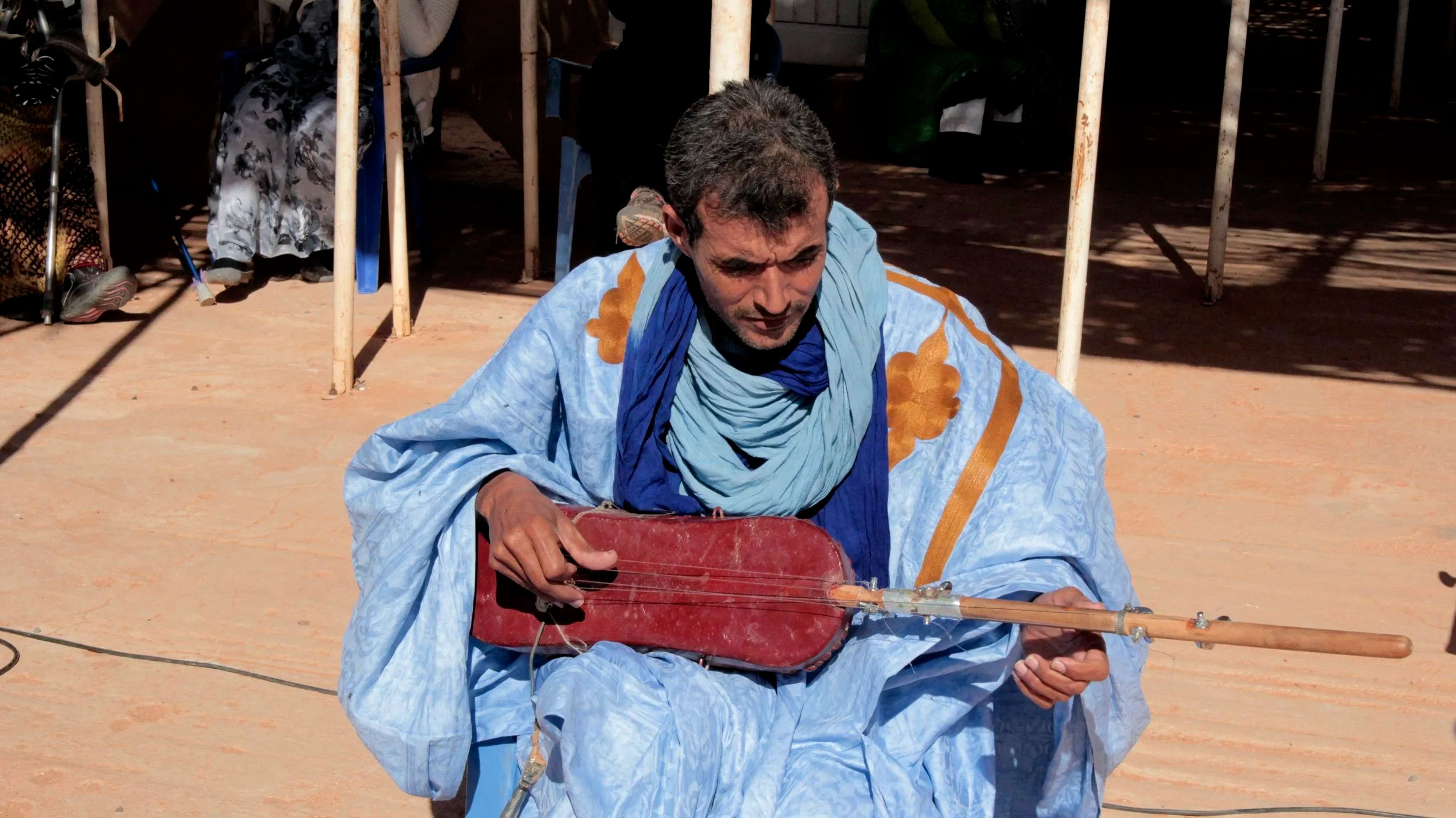 Tidinit, instrumento musical del Sáhara