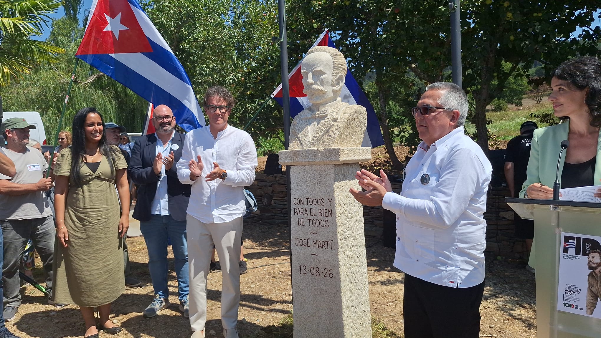 Descubrimiento del busto de José Martí, con Marcelino Medina embajador de Cuba en España, Antonio Sobrado Presidente de la Asociación Láncara-Cuba, Efrén Castro, Vicepresidente de la Diputación de Lugo e Ingrid Izquierdo, Cónsul General de Cuba en Galicia | Foto: Consulado de Cuba en Galicia