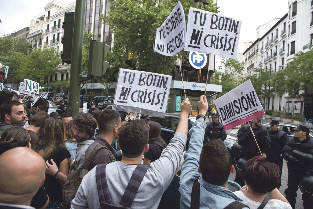 Denuncia de la corrupción del Partido Popular frente a su sede en la calle Génova (Madrid) | José Camó / Izquierda Unida