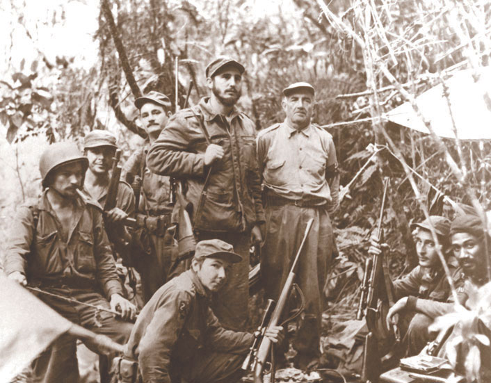 Fidel Castro junto a varios compañeros combatientes en Sierra Maestra (Cuba) | Fuente: fidelcastro.cu