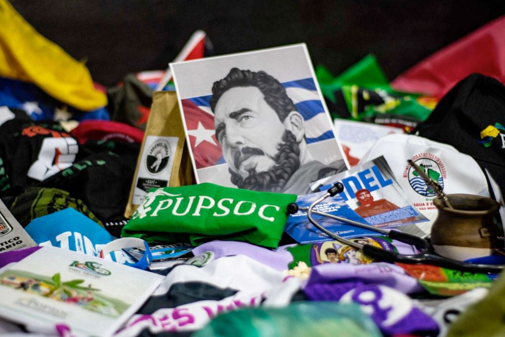 Altar para Fidel Castro durante la IV Asamblea Continental de ALBA Movimientos | Fuente: thetricontinental.org / Pedro Pablo Chaviano
