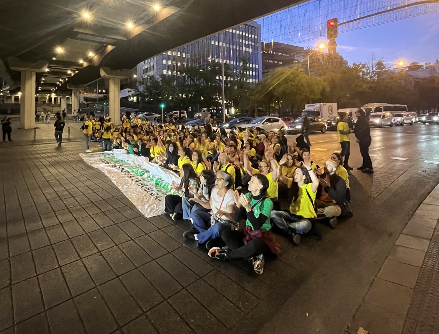 La educación pública madrileña inicia una huelga indefinida entre protestas y cargas policiales